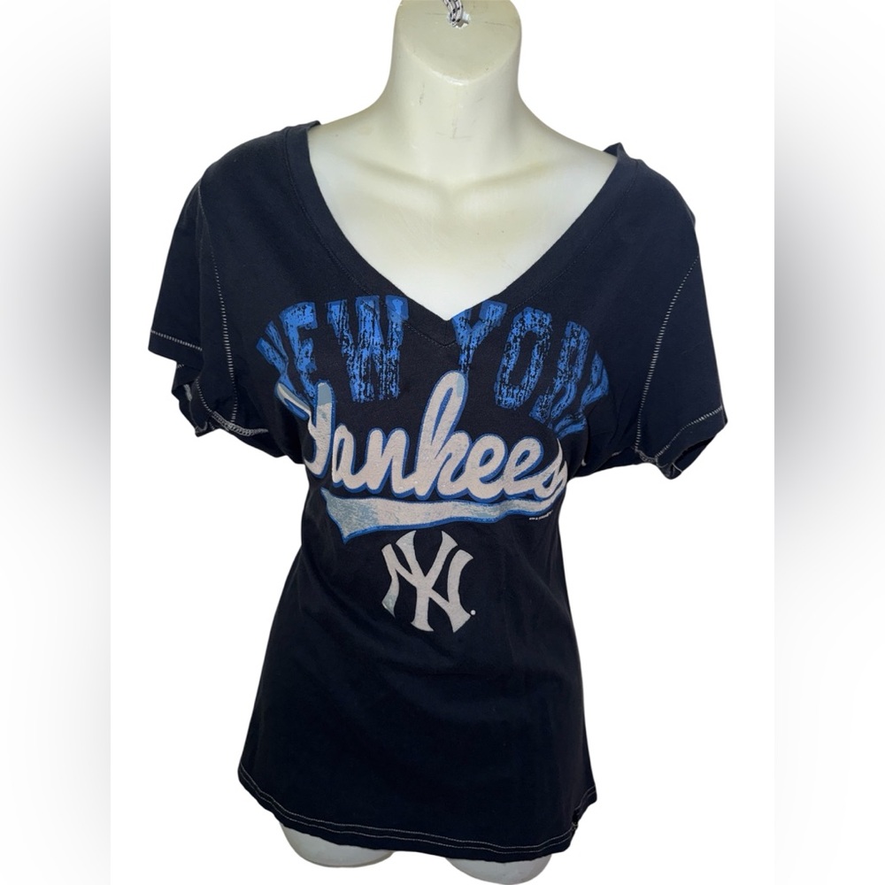 5th & Ocean Black and Blue New York Yankees V-Neck Tee